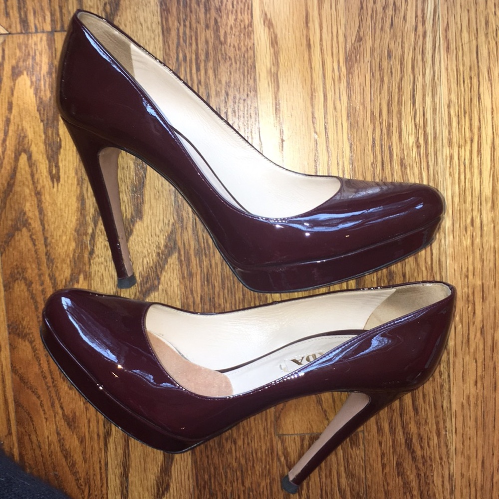 Prada patent pumps 37.5, Garnet color